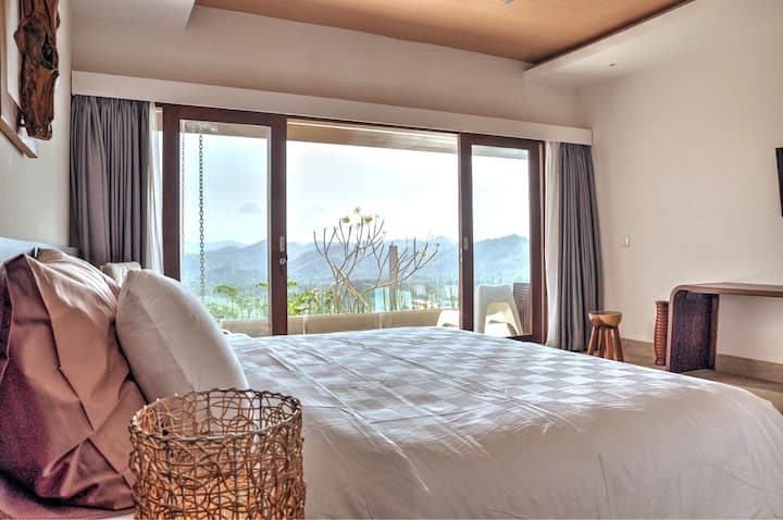 Master Suite with en suite bathroom