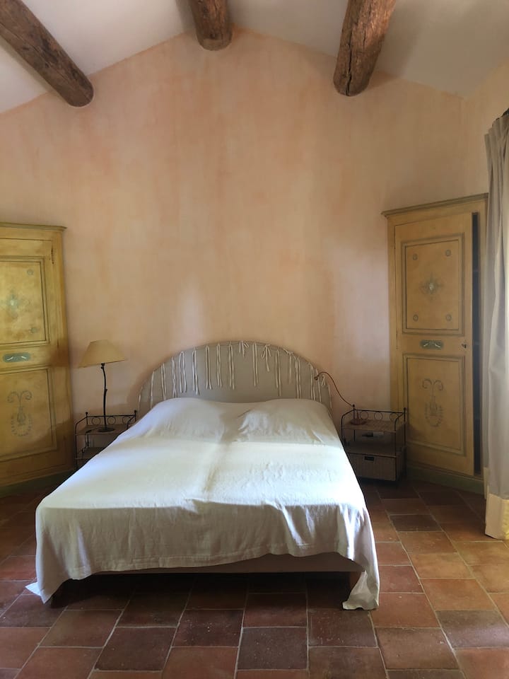 საძინებელი 1