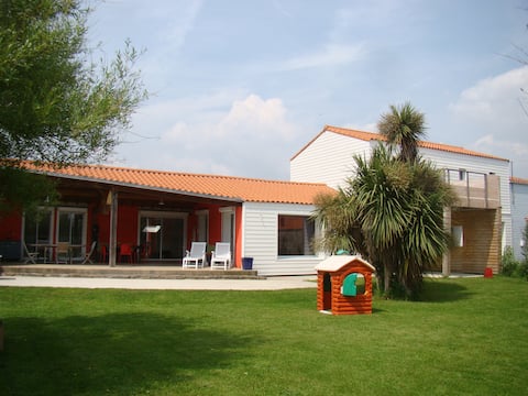 Quiet villa and close to the sea.