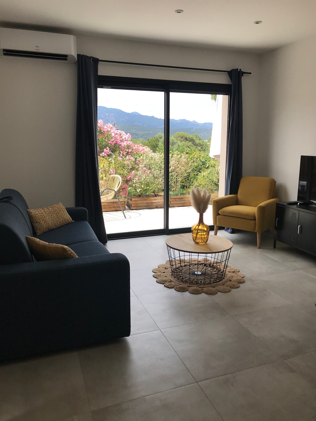 Annonce Airbnb populaire: villa, quiet place, city center, 40 m², 2/3 people, swimming pool, co à Porto Vecchio