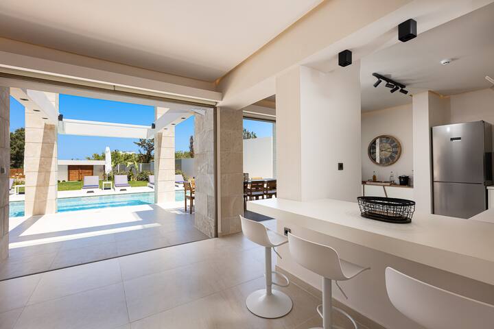 Two private pools, walking distance to the beach! gallery image 5