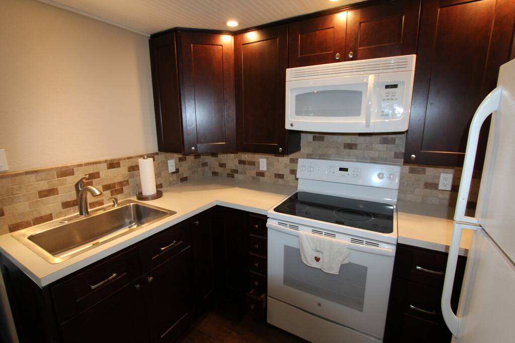 Full kitchen
