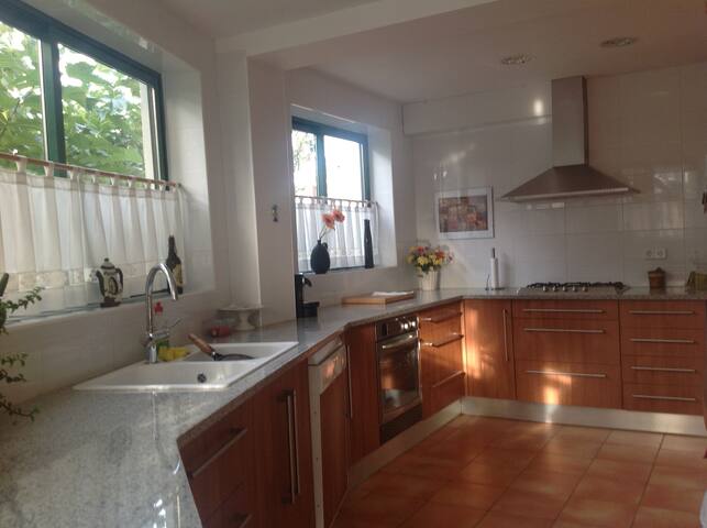 Casa a L’Escala amb jardí i piscina privada. gallery image 2