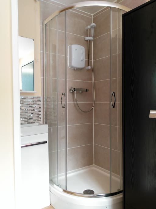 Guest shower/sink (within twin room)
