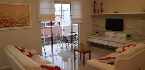 Airbnb em destaque: Great apartment 3 suites, 2 garages, 75 m from the beach, air em Itapema