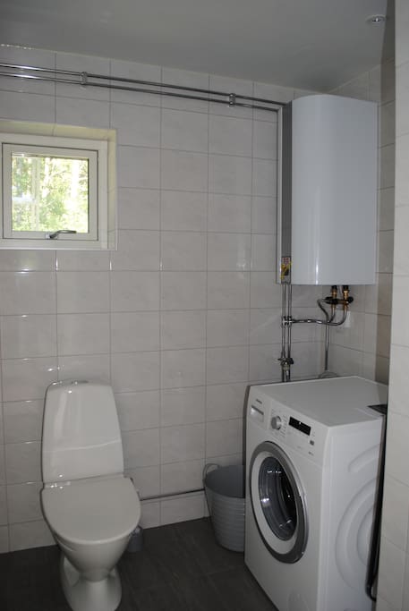 Badrum med Dusch/tvättmaskin