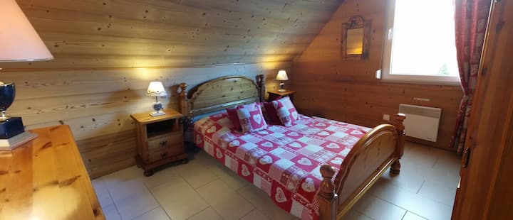 Spálňa 1 s manželskou posteľou 1,40 m x 1,90 m