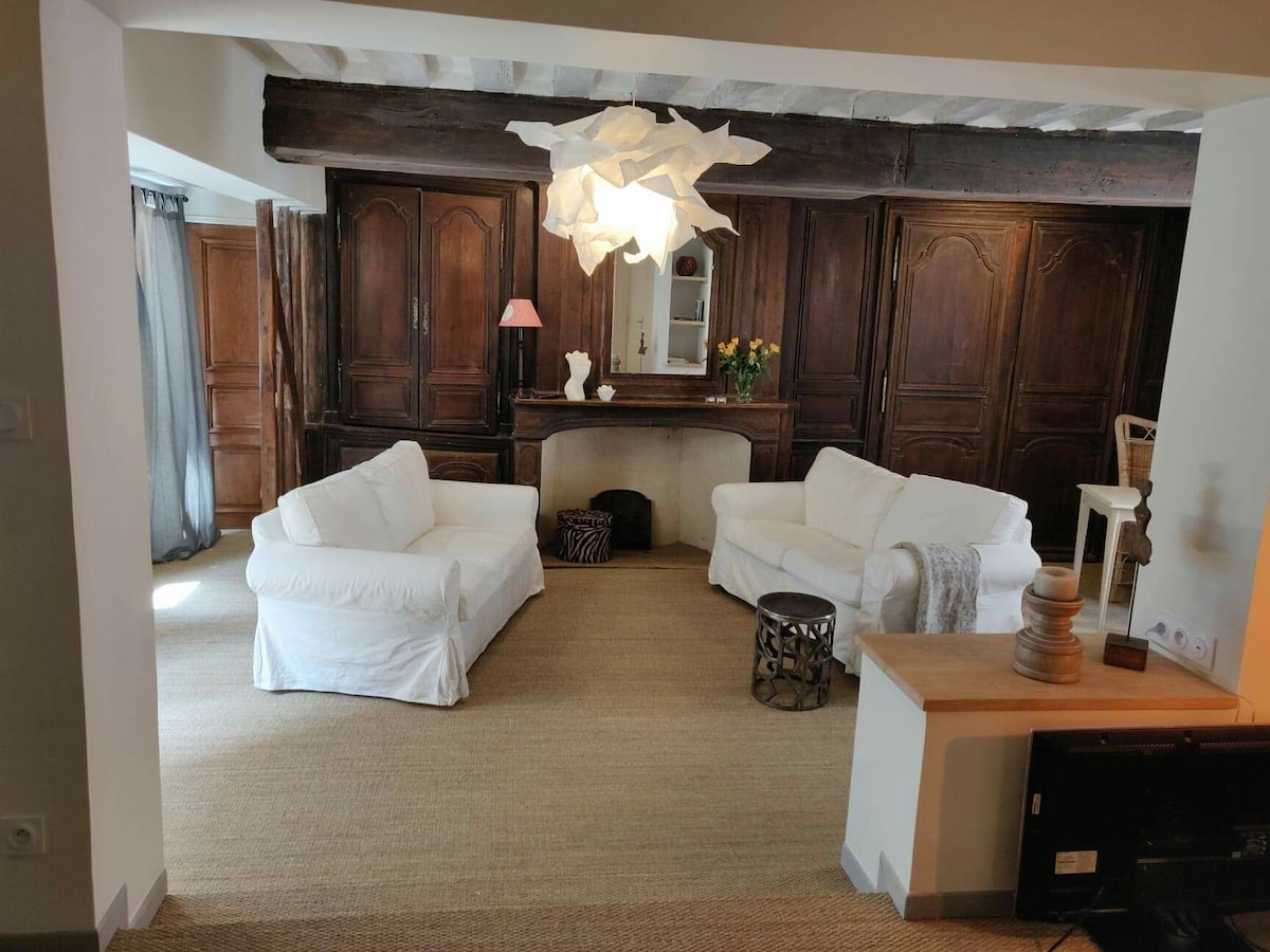 Top Airbnb: Authentic and quiet historic heart fiber wifi in Honfleur