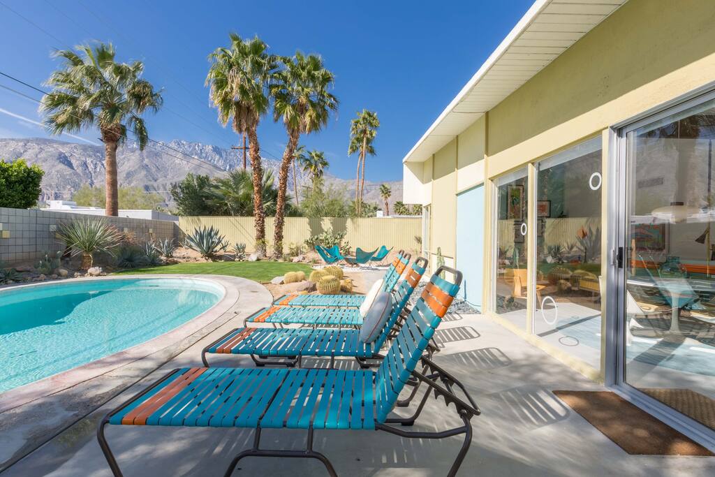 Relaxation by the pool