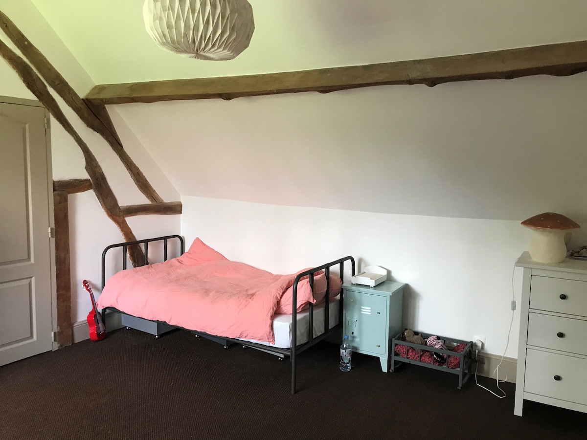 غرفة النوم 3 (البيت الرئيسي)