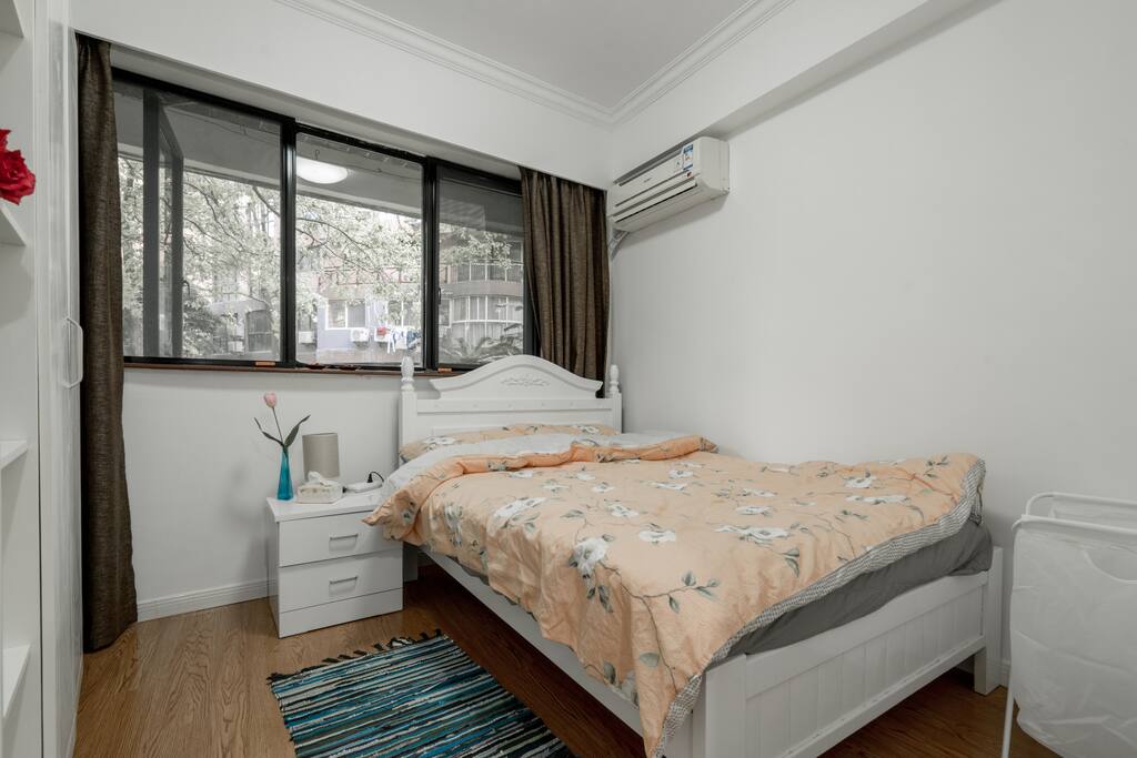 Guest bedroom :