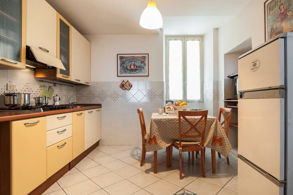 Kitchen to accomodate 4-5 person for breakfast