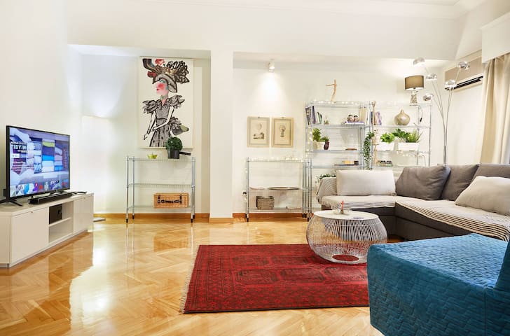 Chloe Boutique Apartments Metropolis gallery image 2