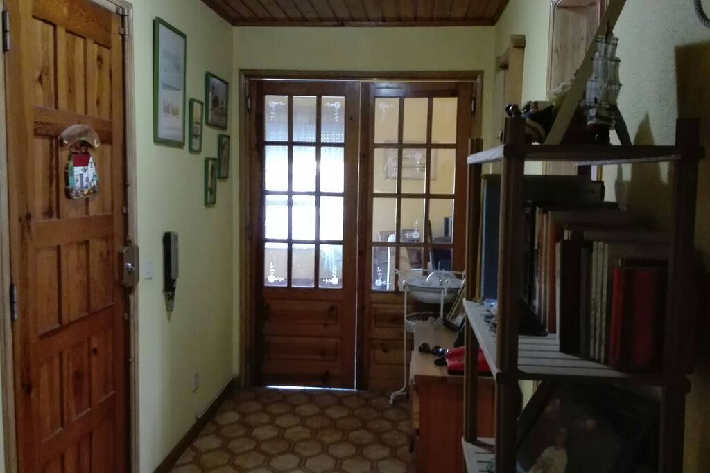 Entrada e hall amplos