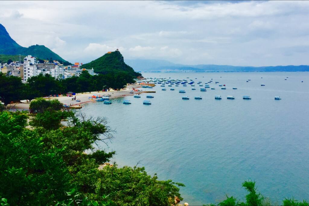 远眺禄充景区