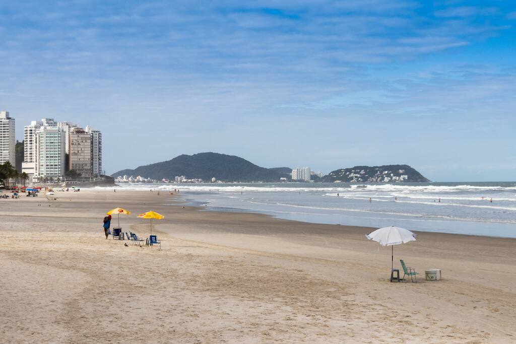 PRAIA EM FRENTE AO PRÉDIO