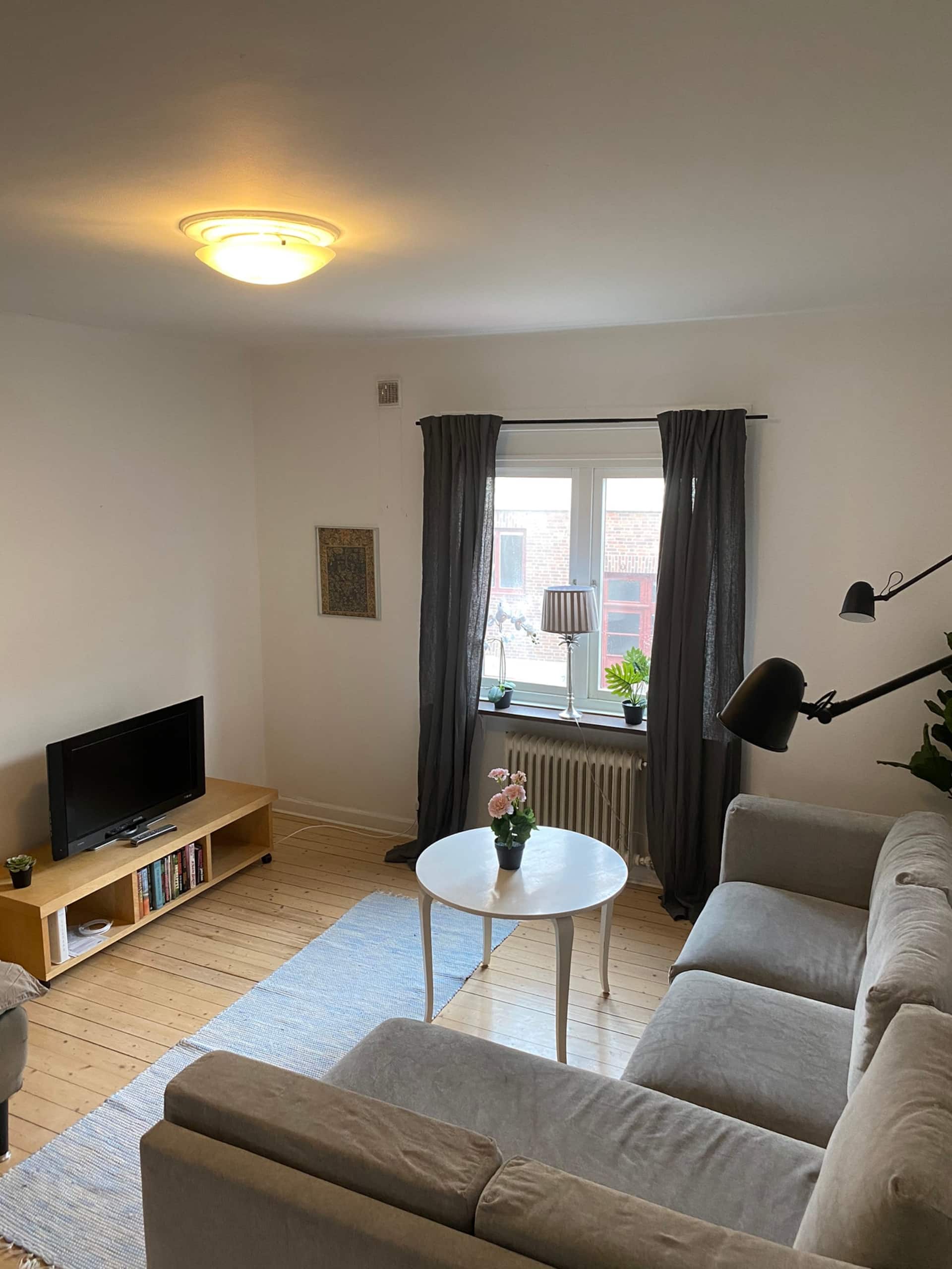 Nice and bright 1-bedroom apartment near Slottsskogen!