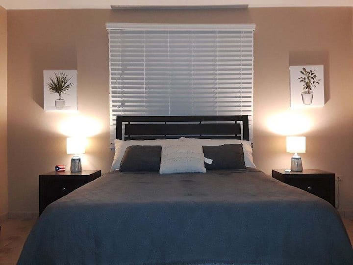 Chumba cha kulala cha kiwango cha juu kilicho na bafu kubwa