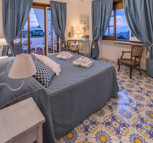 Camera privata De lux vista mare in villa Cristina