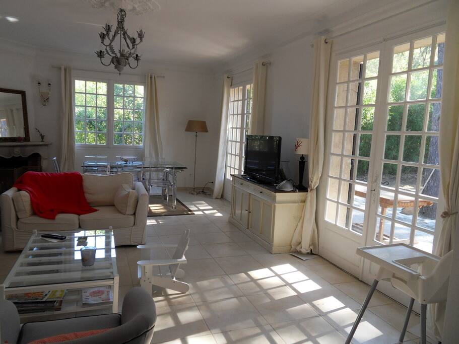 Salon équipé