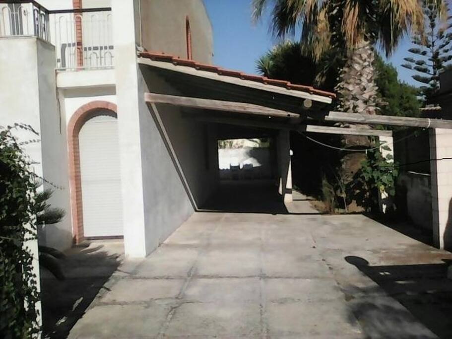 posteggio interno alla casa