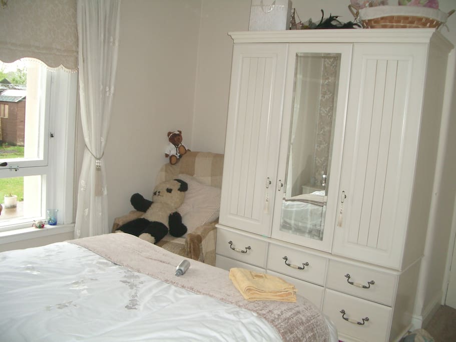 Guest bedroom