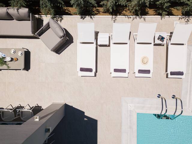 Lagoon Seaside Villa, a Sumptuous Retreat gallery image 4