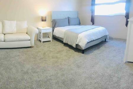 MAY 23 Reopen! Comfortable Luxury NestledNear Nye