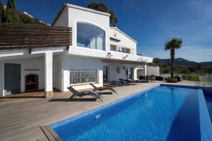 Spektakulärer Ausblick – Infinity Pool & Privacy gallery image 4