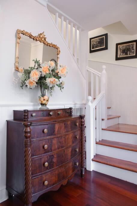 Foyer and stairway to 2nd floor.