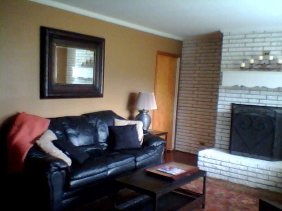 living room w/fireplace