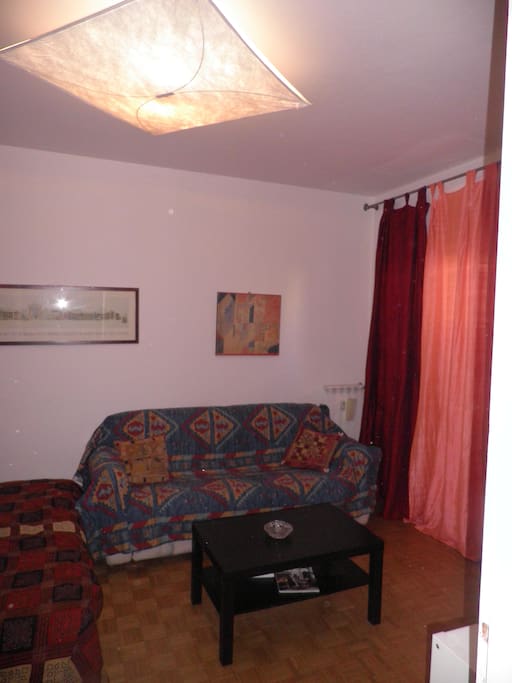 la camera da letto con il divanoletto-the bedroom with day bed