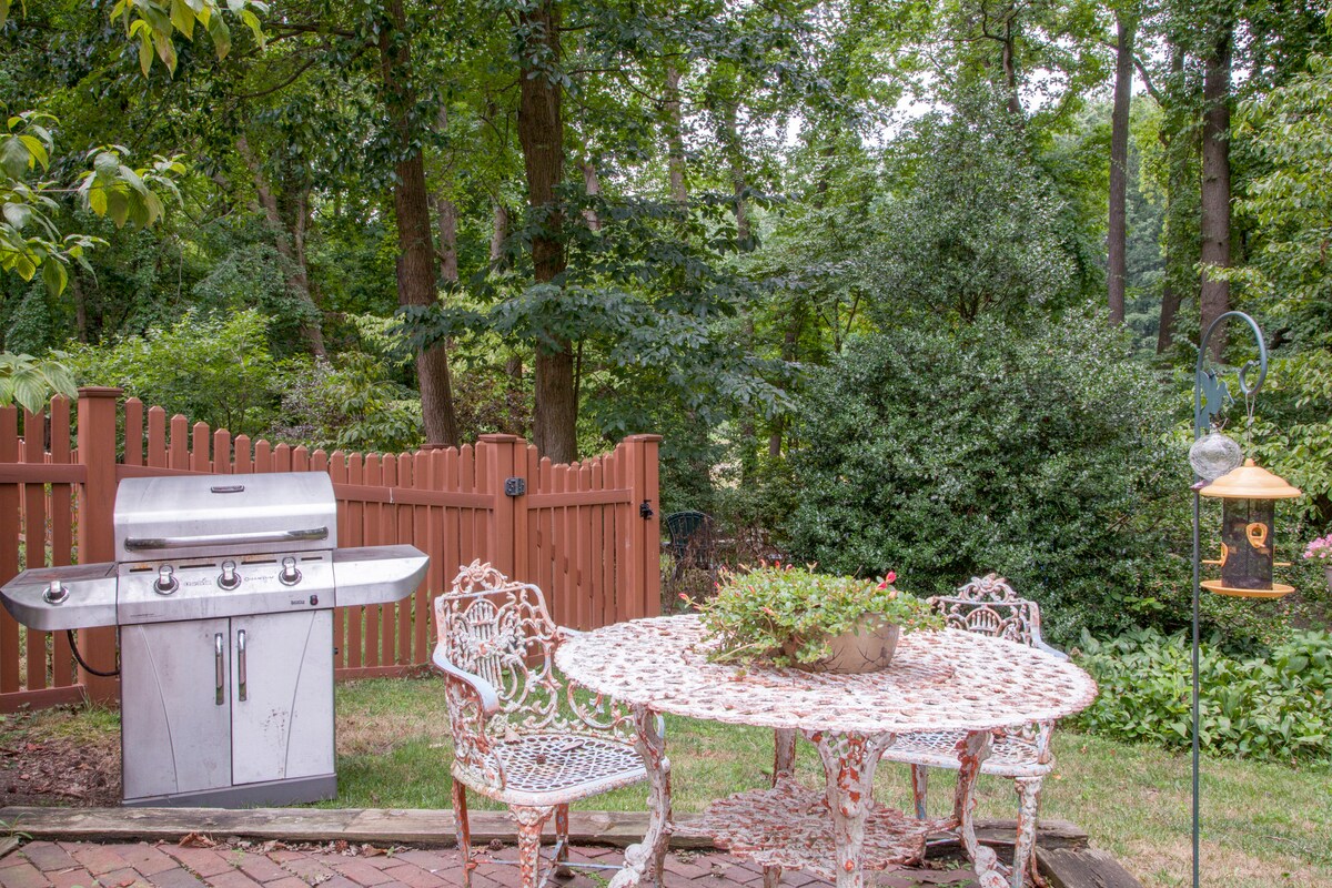 Leafy Setting