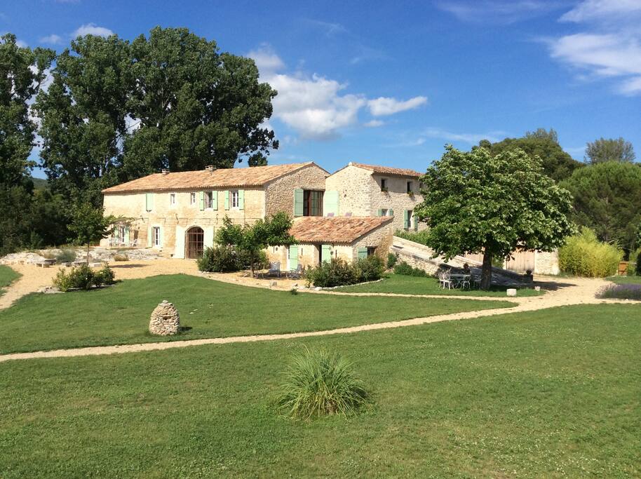 La Bastide est au sein d'un ancien mas provençal restauré