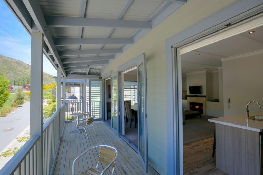 FRONT COVERED DECK