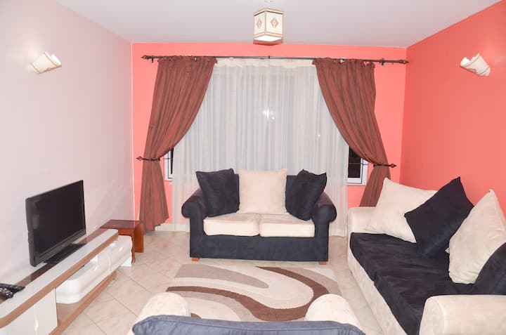 Sunny Amani House...cozy,beautiful 3br with Wi-Fi