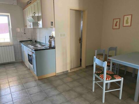 Top Airbnb: A/C, 200m to beach, W-LAN, calm- Villa Smokvica in Raslina