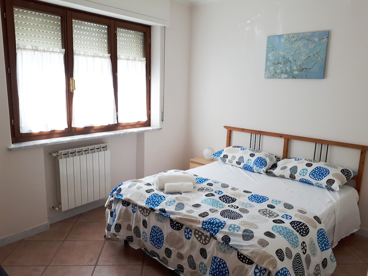 Ground floor double bedroom (can be split in two beds) - has a little wardrobe and little chest drawer  ||   

Double room on the ground floor. Bed can be separated into two single beds