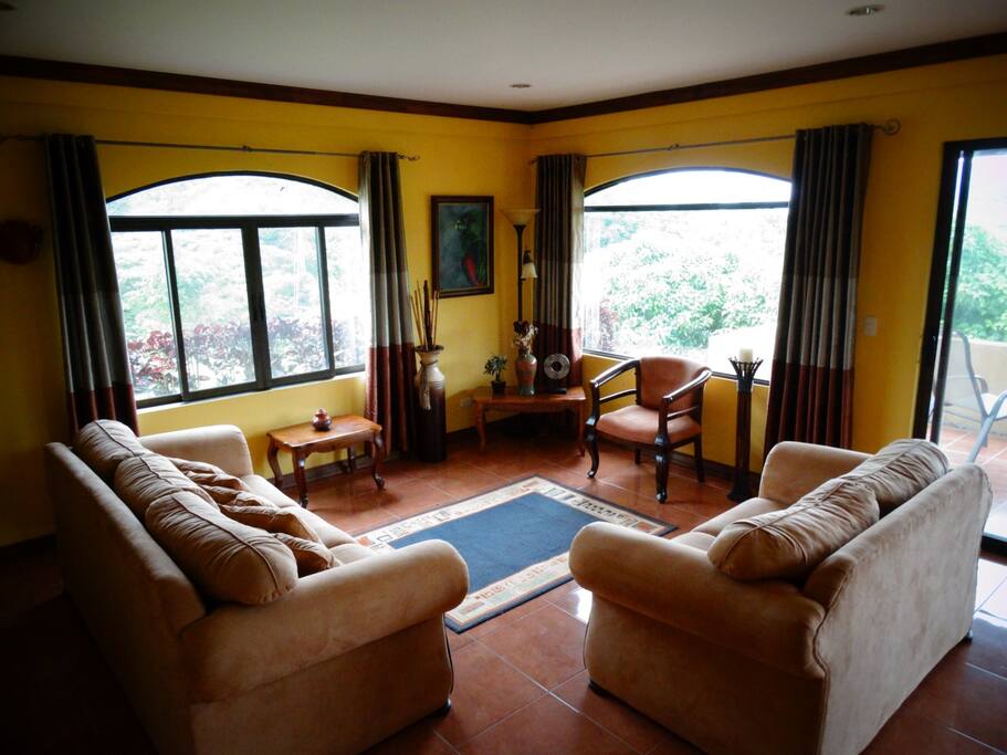 Living room, 1st floor / Sala de estar, 1er piso