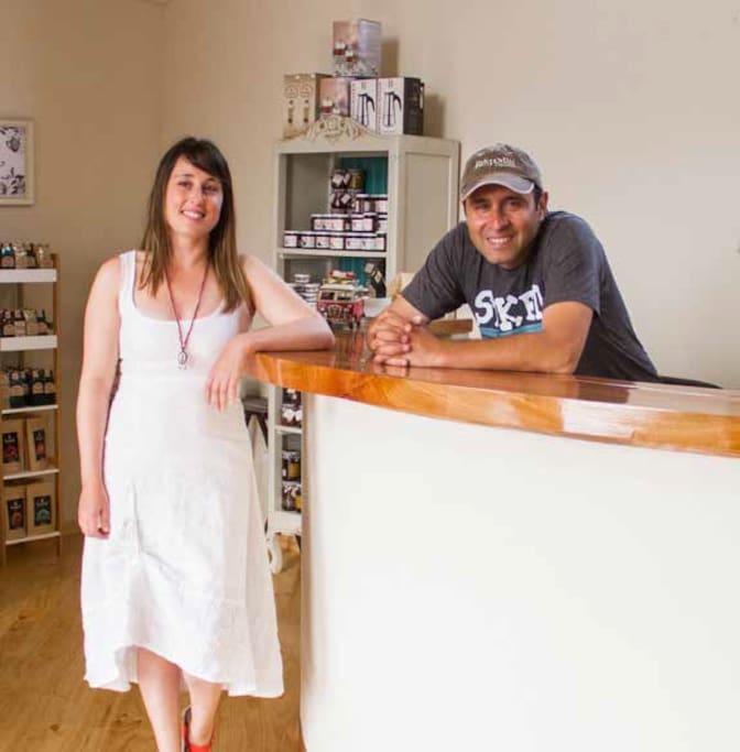 Anfitriones. María José Falcón & Aquiles Abarzúa