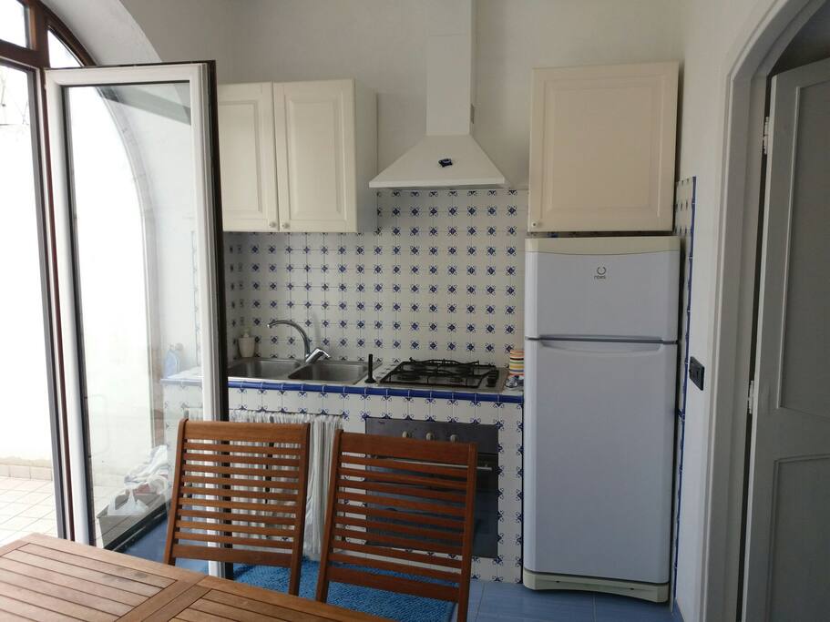 cucina abitabile in mattonelle vietresi
