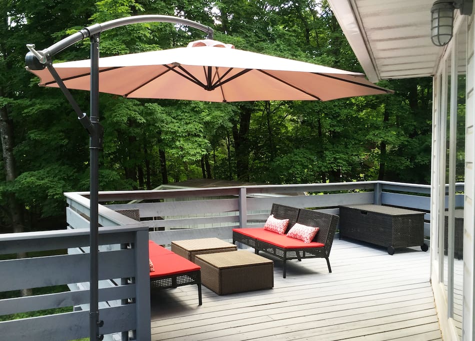deck with lounge seating