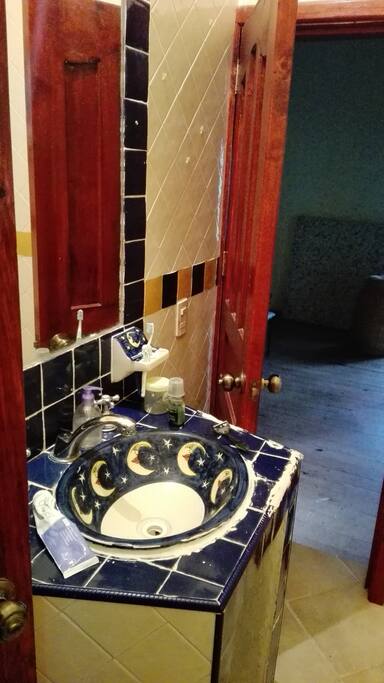 BAÑO COMPARTIDO