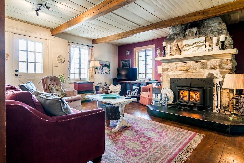 Lounge.
Salon.