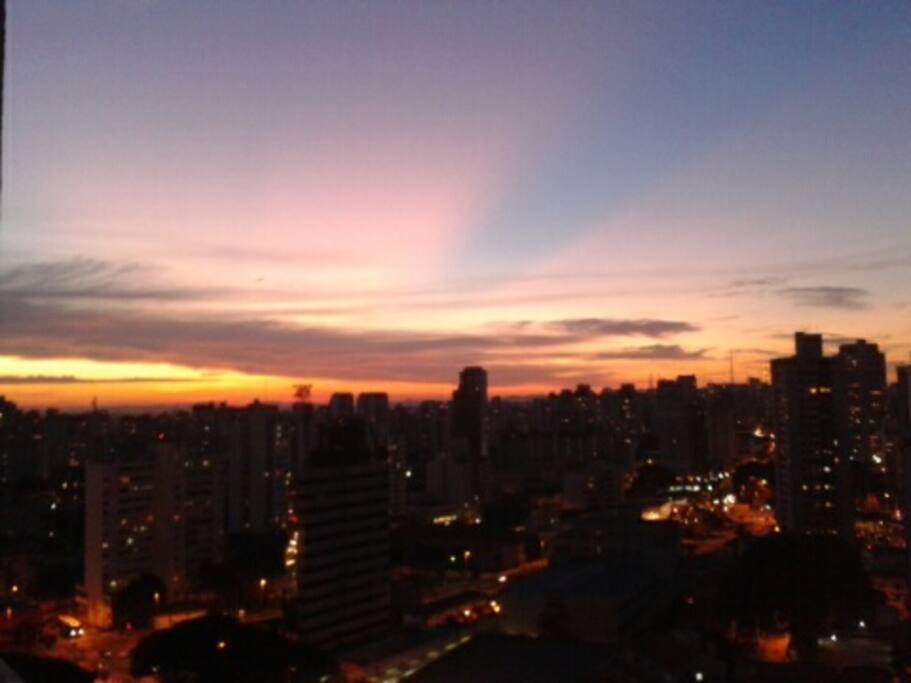 Vista da cidade no por do sol