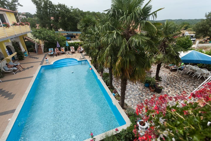 One Bedroom Apartment With Pool View For 2 - Bale