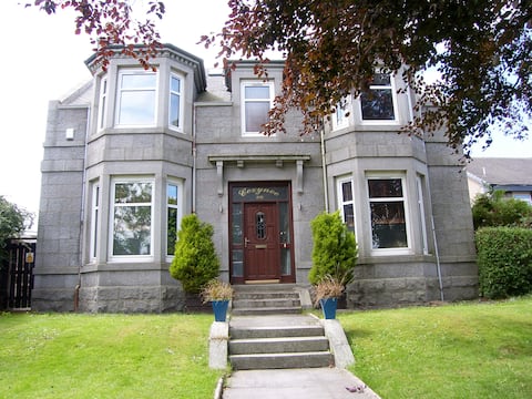 Peaceful 4 bedroom Cottage