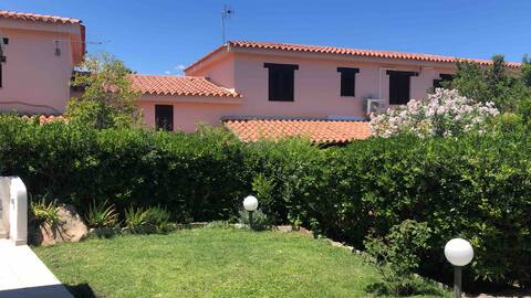Beautiful house in central position with garden