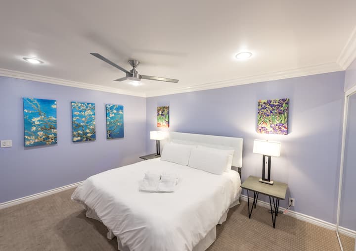 Az alsó szinten található fő hálószoba