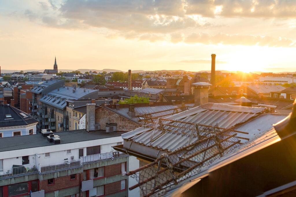 The view from the rooftop terrace is more than 180 degrees – among the sights are the Oslo fjord and the Holmenkollen ski jump.